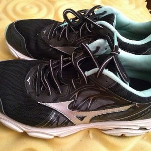 Light weight, comfortable memory foam insoles